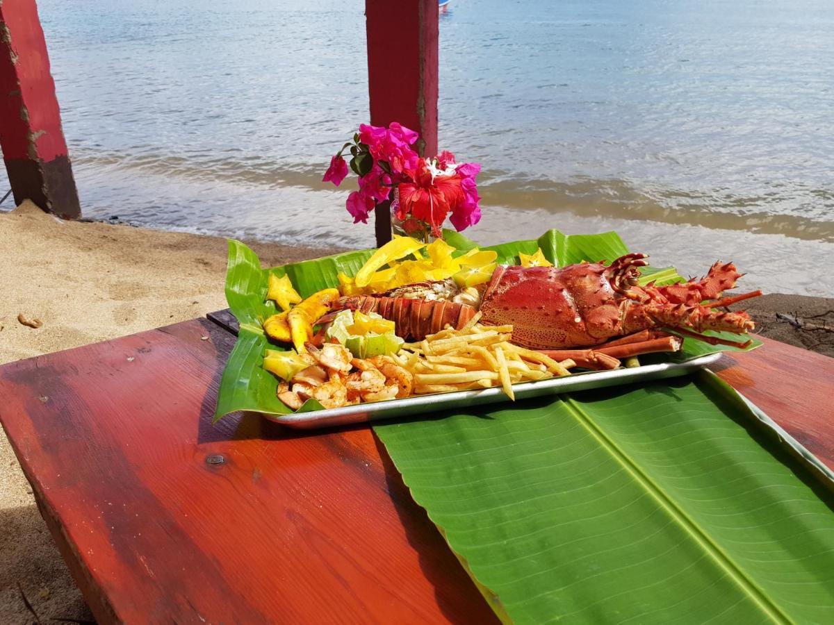 Las Palmeras Oceanview Hotel And Dive Center Little Corn Island Esterno foto