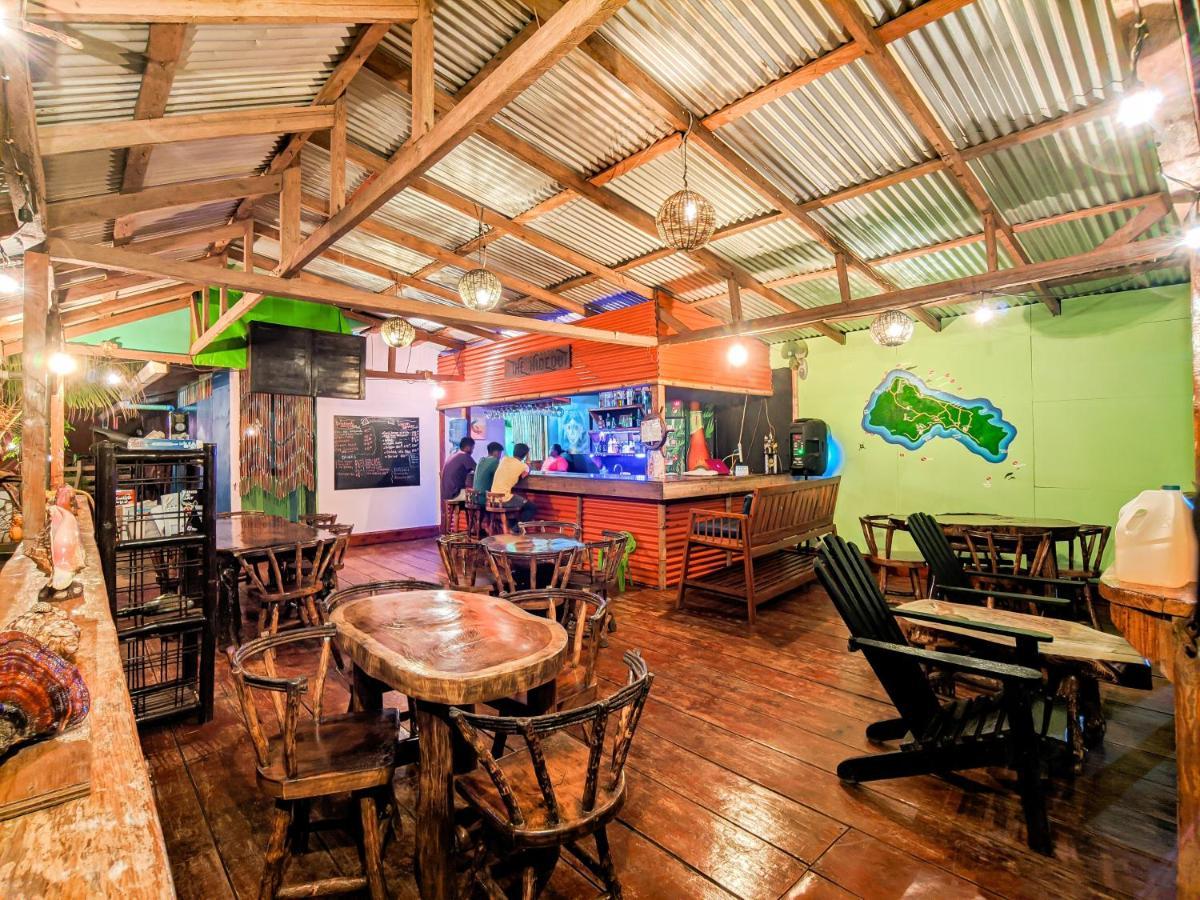 Las Palmeras Oceanview Hotel And Dive Center Little Corn Island Esterno foto