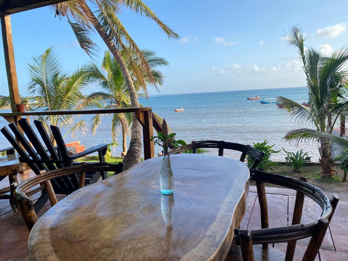 Las Palmeras Oceanview Hotel And Dive Center Little Corn Island Esterno foto