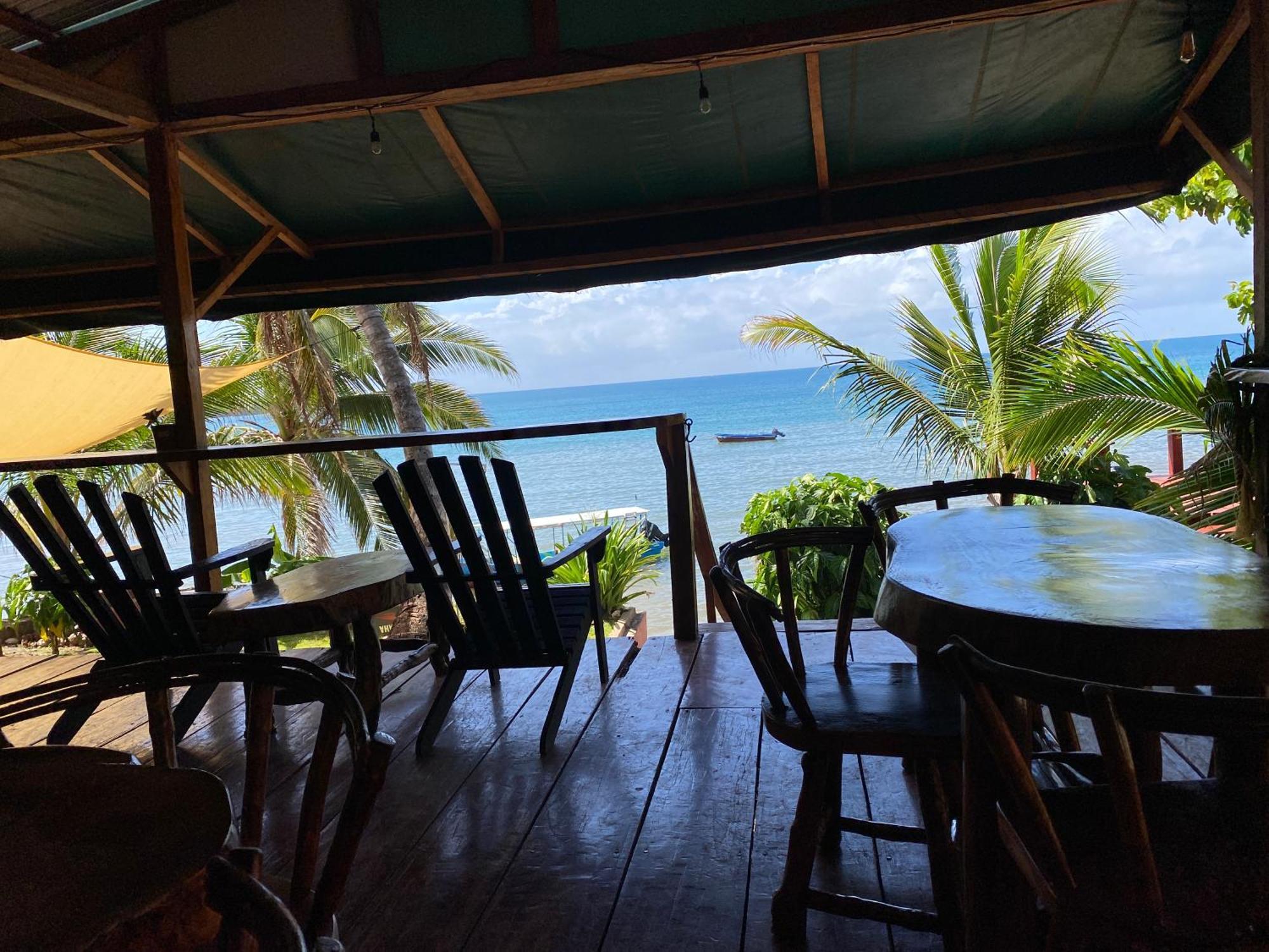 Las Palmeras Oceanview Hotel And Dive Center Little Corn Island Esterno foto