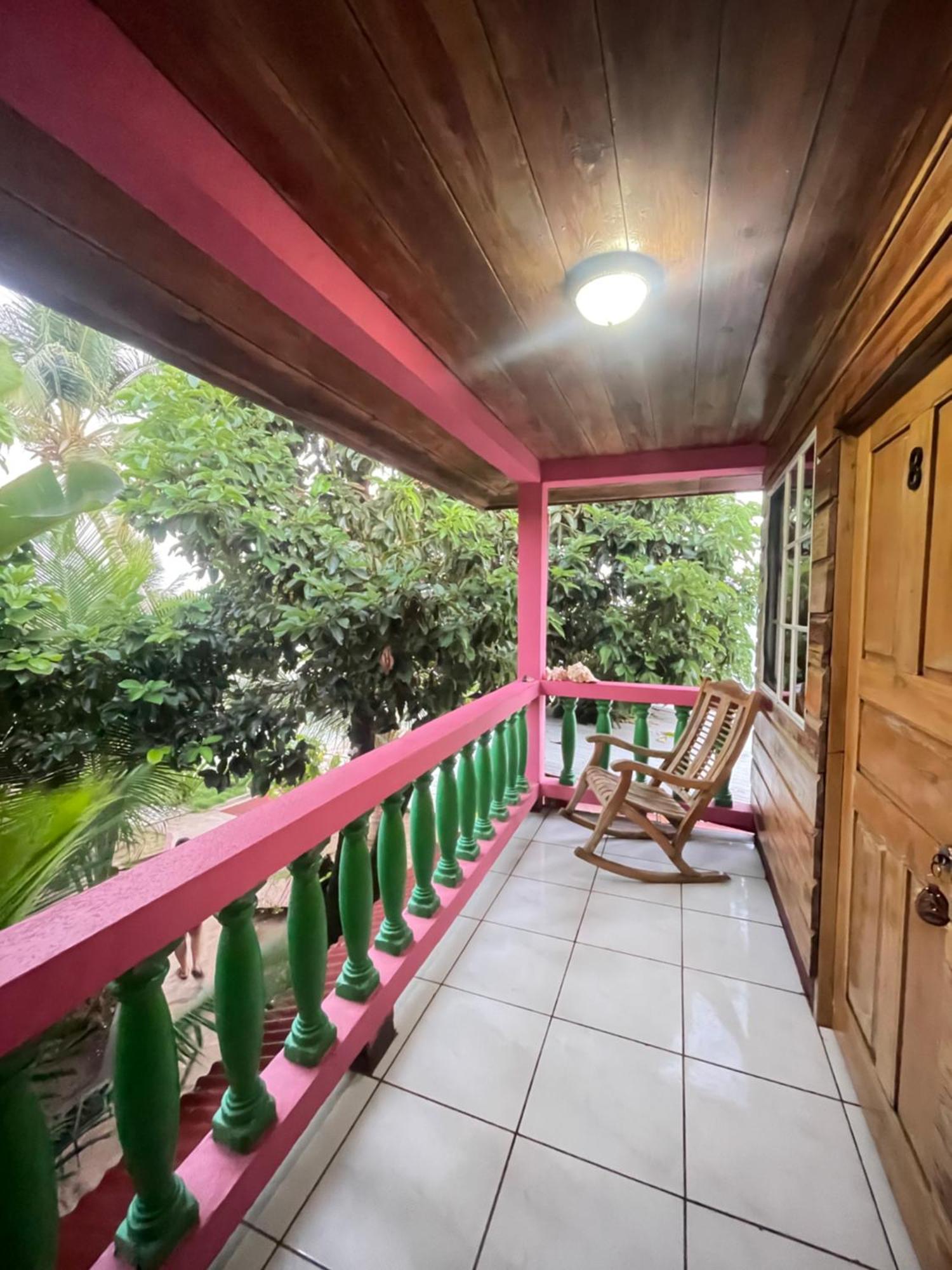 Las Palmeras Oceanview Hotel And Dive Center Little Corn Island Esterno foto