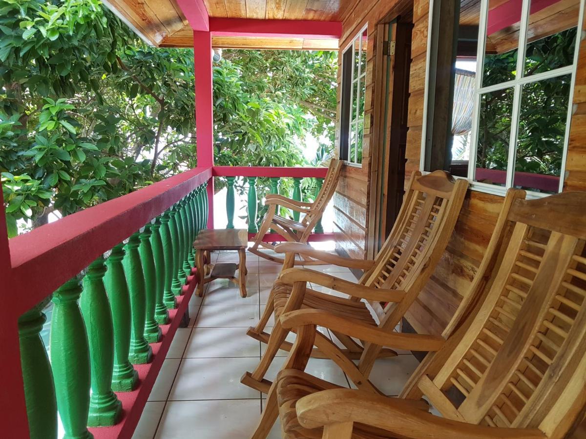 Las Palmeras Oceanview Hotel And Dive Center Little Corn Island Esterno foto