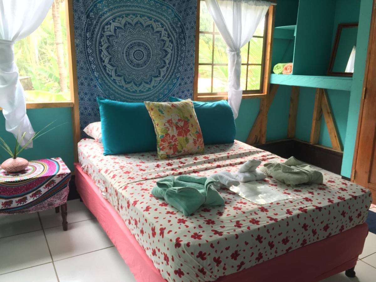 Las Palmeras Oceanview Hotel And Dive Center Little Corn Island Esterno foto