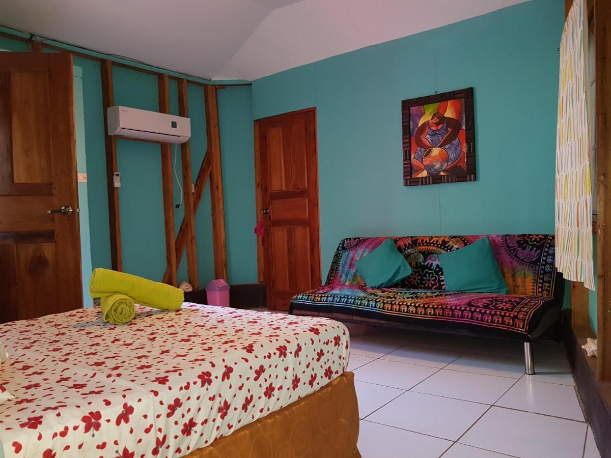 Las Palmeras Oceanview Hotel And Dive Center Little Corn Island Esterno foto