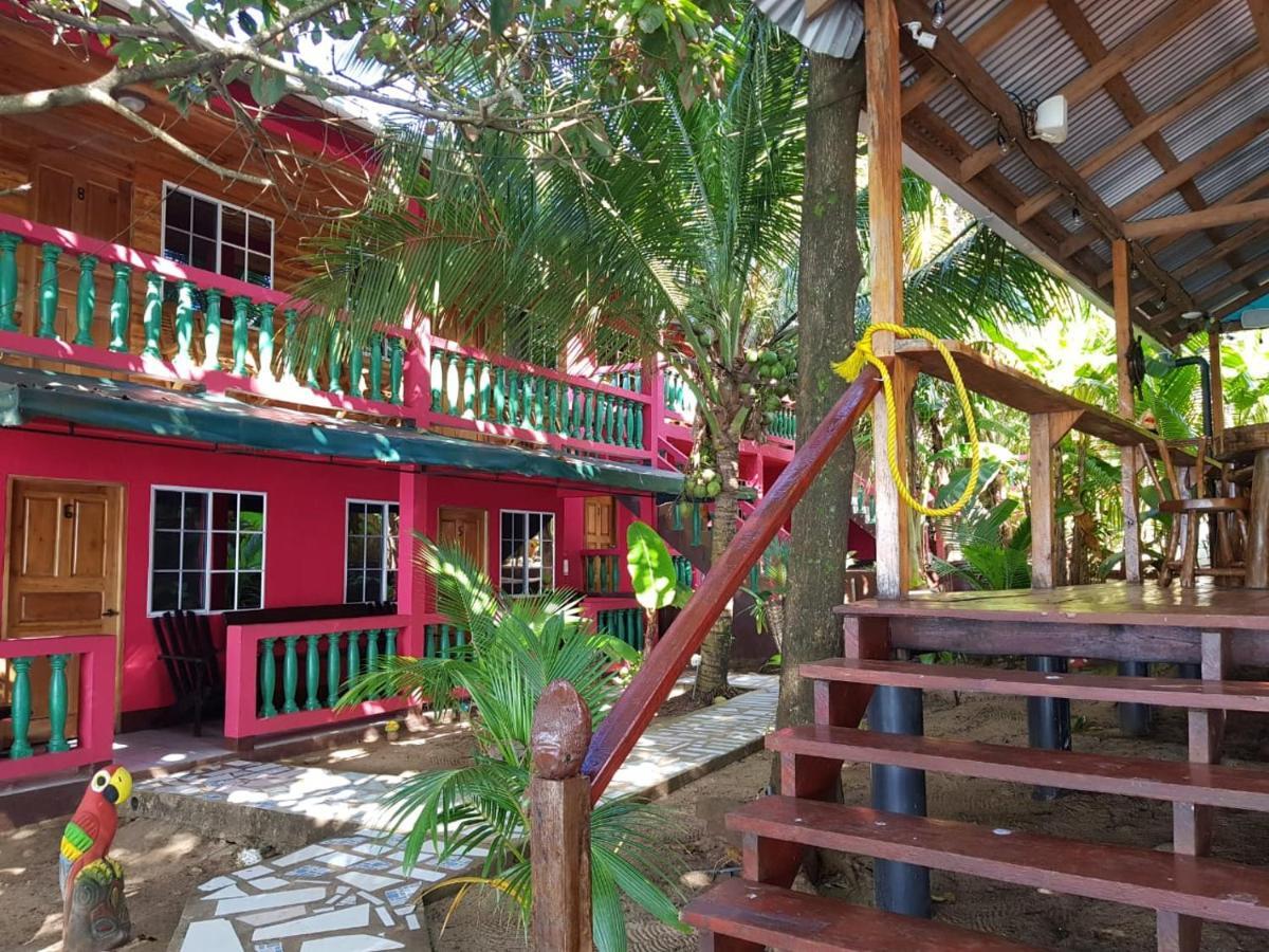 Las Palmeras Oceanview Hotel And Dive Center Little Corn Island Esterno foto