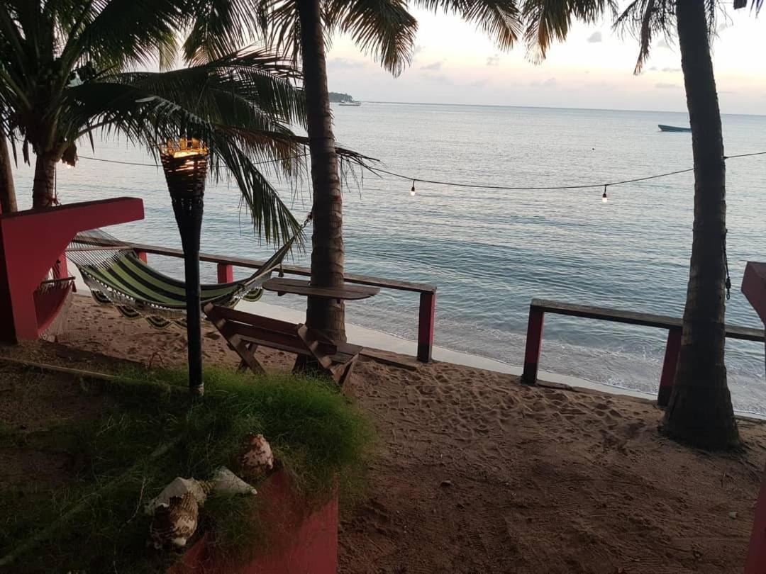 Las Palmeras Oceanview Hotel And Dive Center Little Corn Island Esterno foto